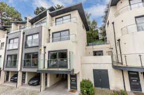 Carpe Diem - 10-Minute Drive to Bournemouth Beaches